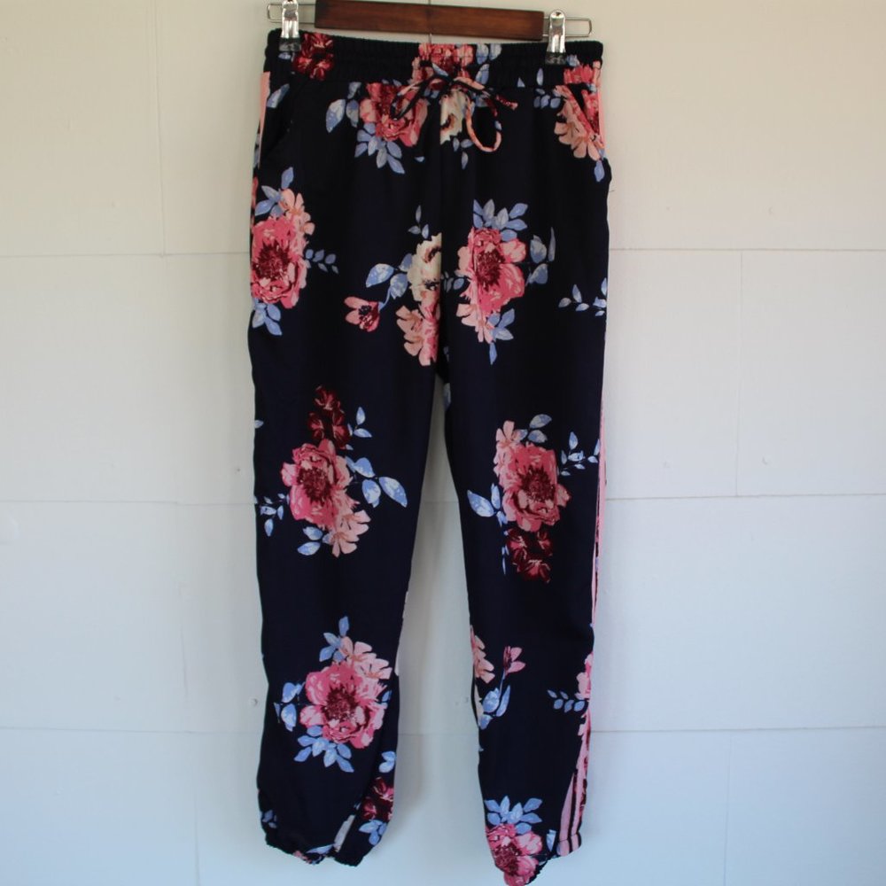 About a Girl Floral Jogger Pants sz M